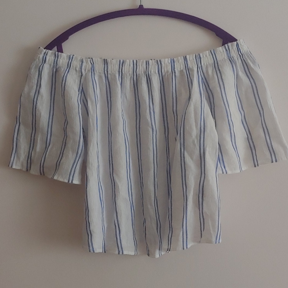 Off-shoulder stripped crop